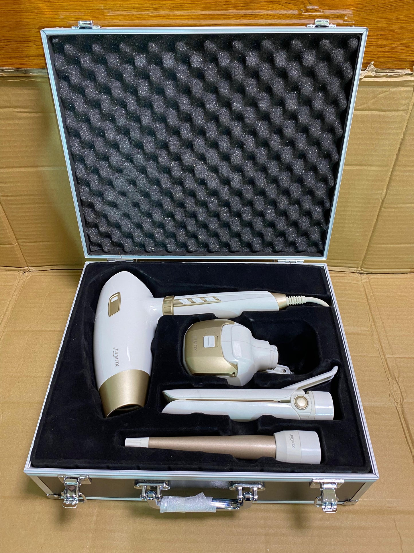 4-in-1 Complete Styling Kit!