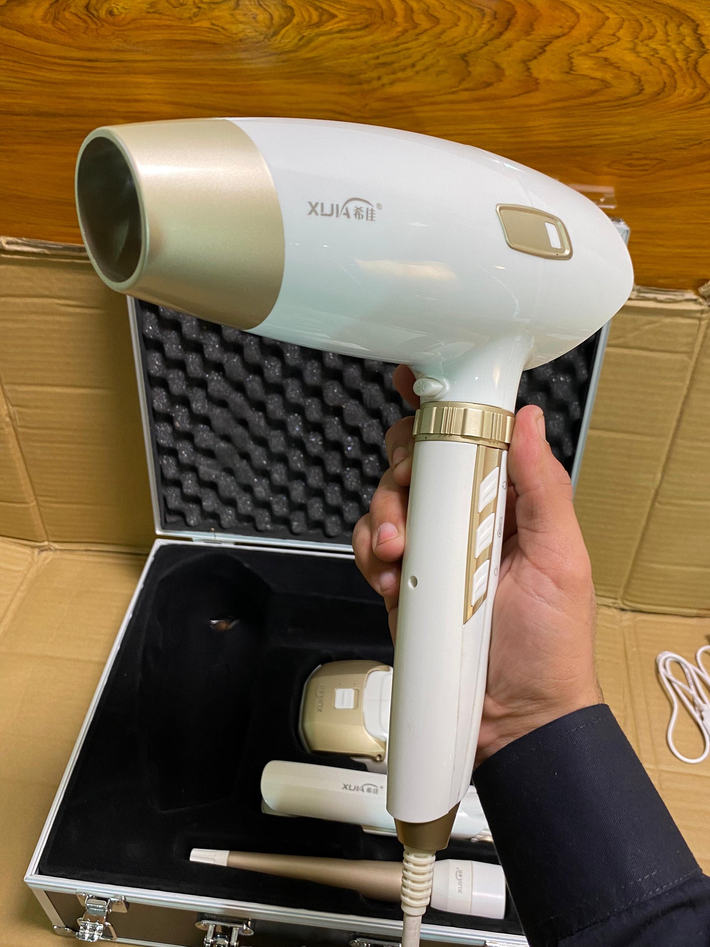 4-in-1 Complete Styling Kit!